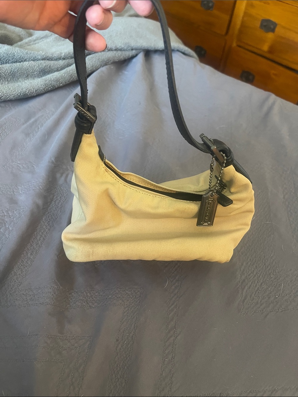 Coach Cream Shoulder Bag with Black Strap - Picture 3 of 4
